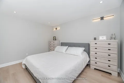 15 Berkar Street, ON L0M 1B3