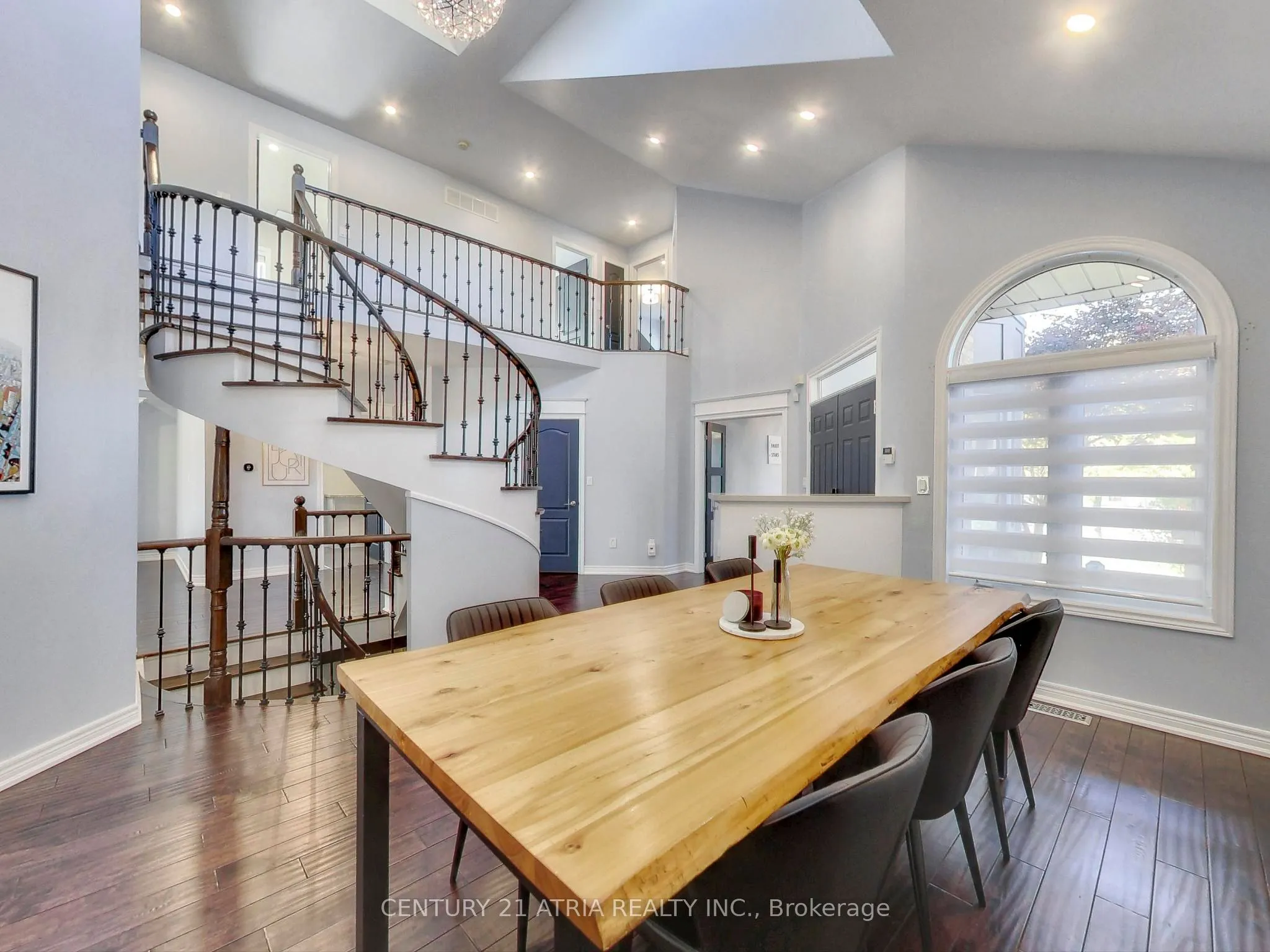 2 Whalen Court, ON L4C 9T5