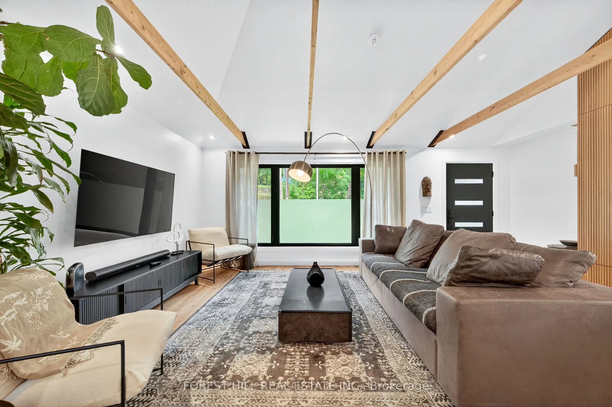 215 MAIN Street, ON L3Y 9B1