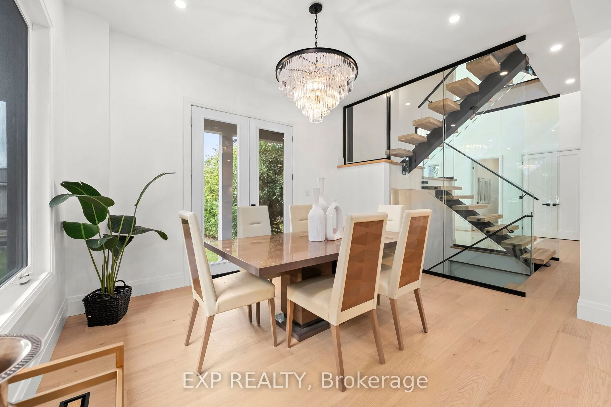 838 Elmwood Street, ON L4P 3E9