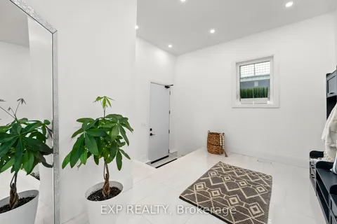 838 Elmwood Street, ON L4P 3E9