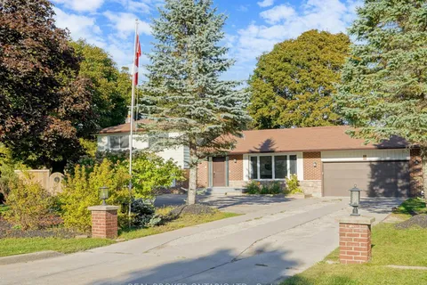 15 Jasmine Crescent, ON L4A 7X4