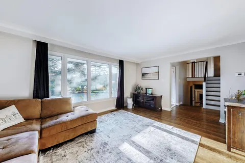 15 Jasmine Crescent, ON L4A 7X4