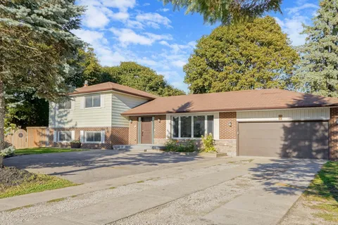 15 Jasmine Crescent, ON L4A 7X4