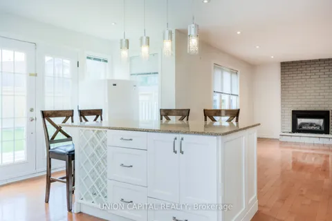 82 Old Yonge Street, ON L4G 6C7