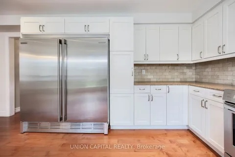 82 Old Yonge Street, ON L4G 6C7