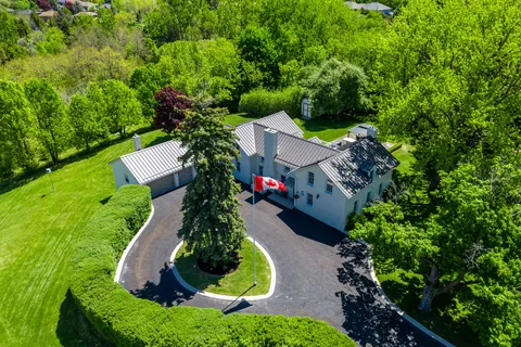 220 Old Yonge Street, ON L4G 6J6