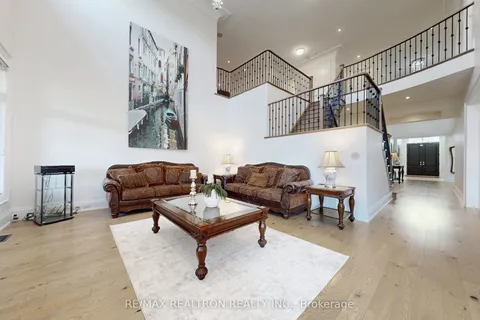 24 Hogan Court, ON L7B 0M1