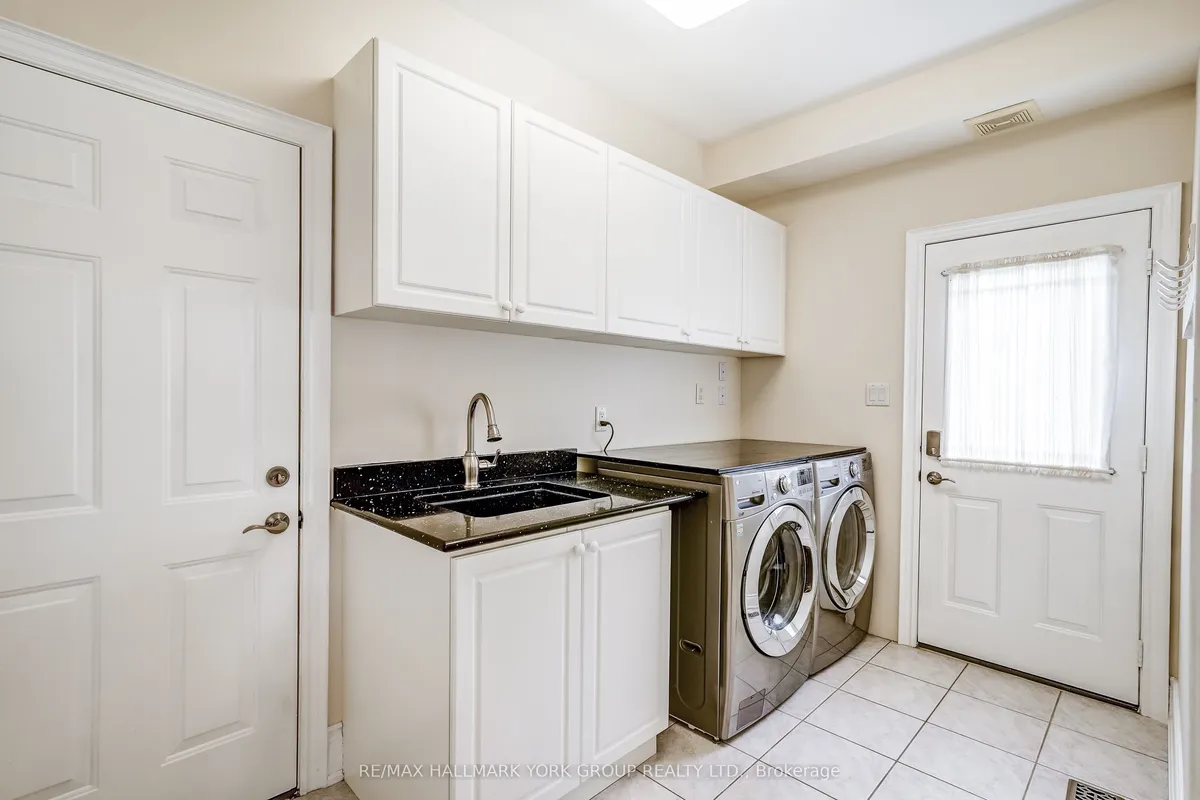 17 Duncton Wood Crescent, ON L4G 7T4