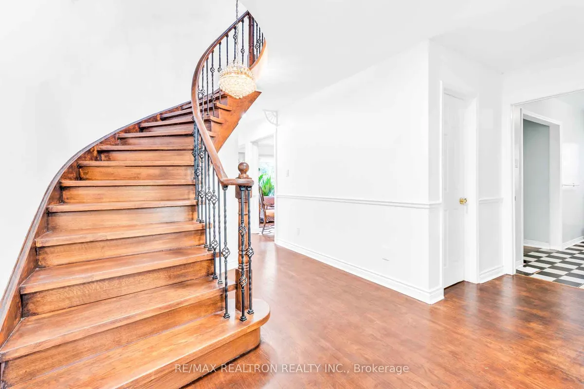 111 Devins Drive, ON L4G 2Z5