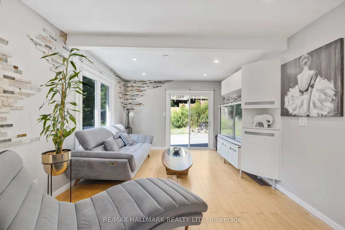 31 Mitchell Avenue, ON L4A 7X3