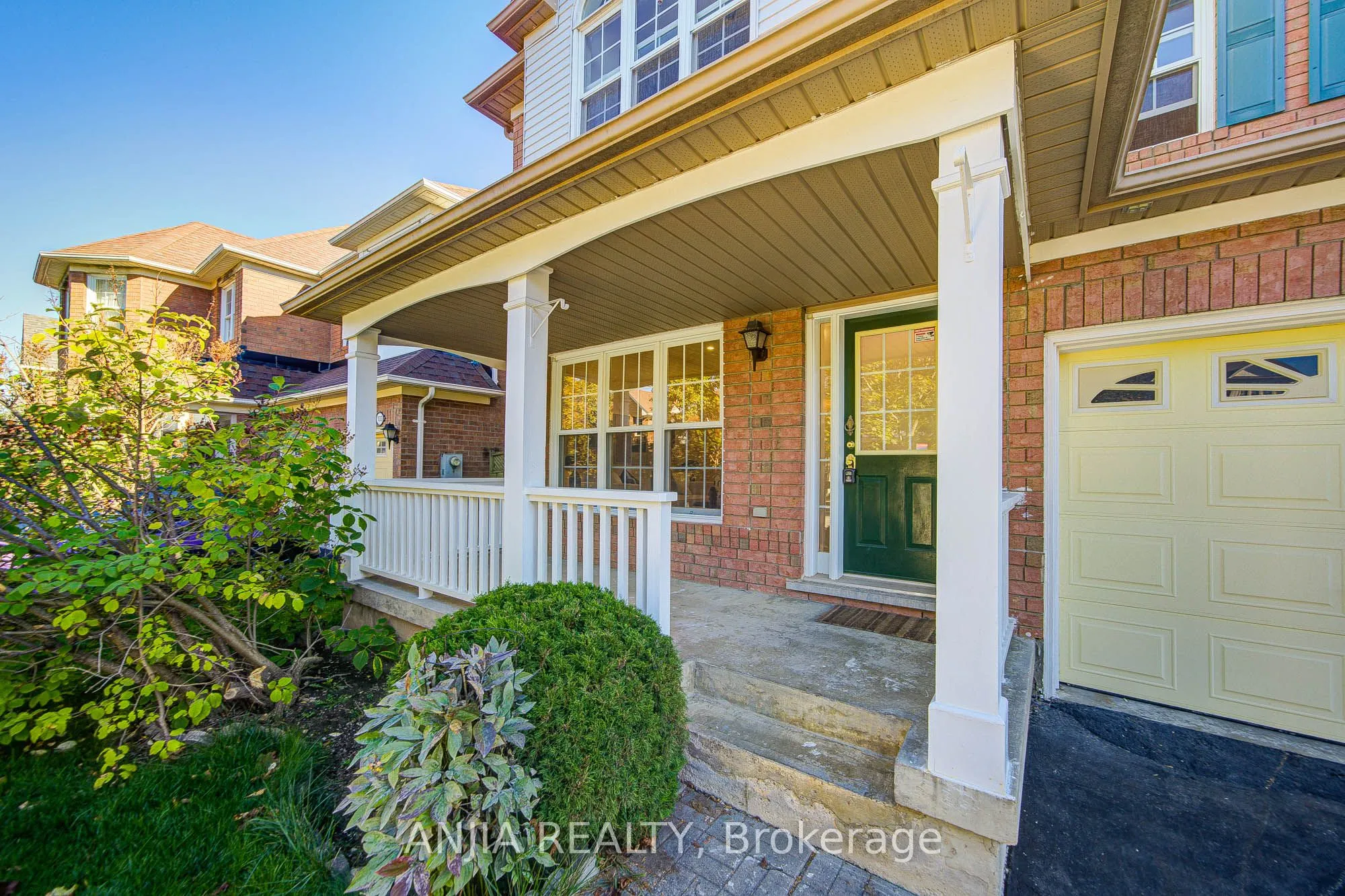 131 Winston Castle Drive, ON L6C 2G7