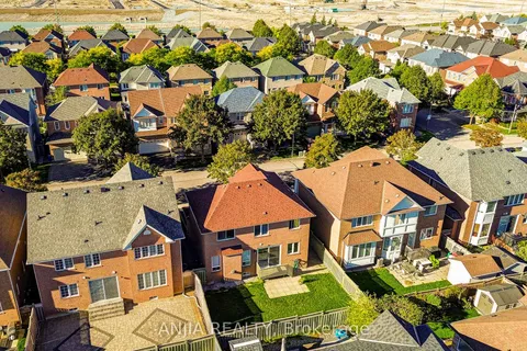 131 Winston Castle Drive, ON L6C 2G7