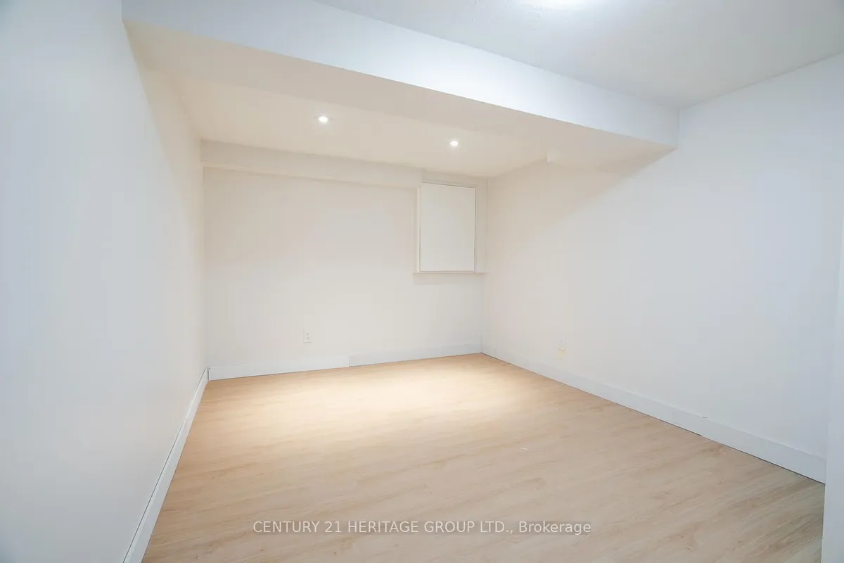 23 Merrylyn Drive, ON L4C 5B1