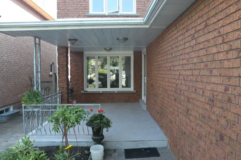 70 Governor Crescent, ON L4L 5G7