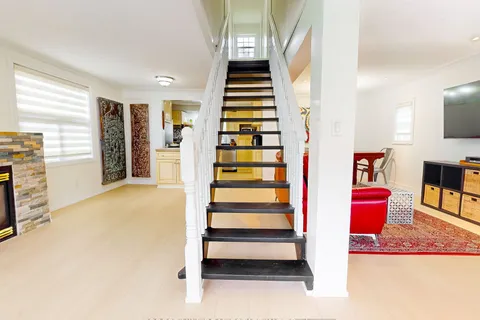 254 Pine Beach Drive, ON L4P 2V5