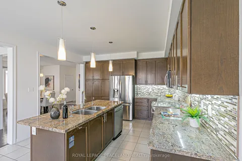 10 Pavlova Crescent, ON L4E 0V9