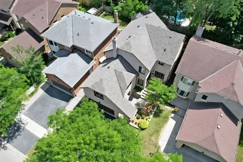 27 Murdock Avenue, ON L4G 5E7