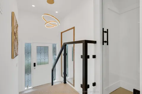 14 Henderson Avenue, ON L3T 2K3