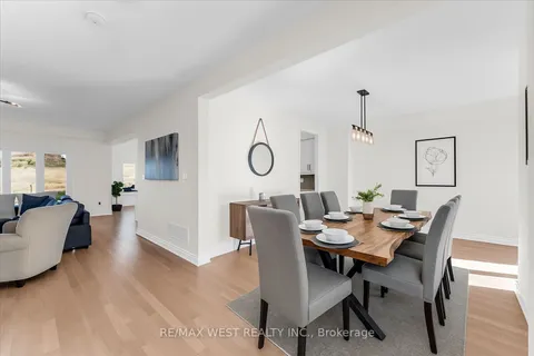 16 Janes Crescent, ON L9R 0T2