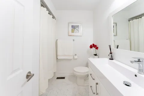 8 Greenbelt Crescent, ON L4C 5R8