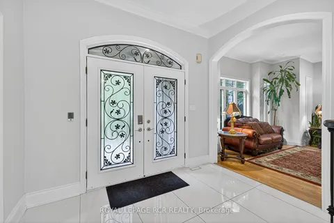 45 Lake Woods Drive, ON L4A 1P1