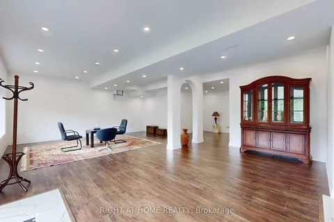 216 Sunset Vista Court, ON L4G 3Y1