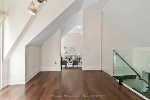 15 Glenview Heights Lane, ON L3Y 4V9