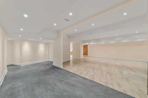 15 Glenview Heights Lane, ON L3Y 4V9