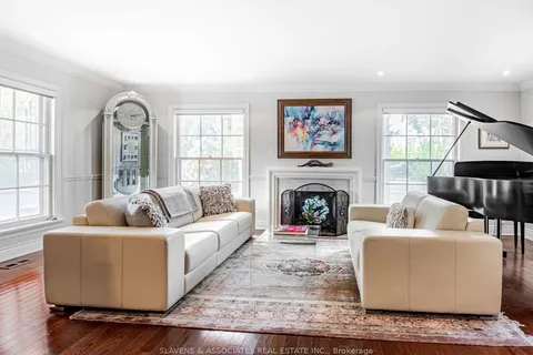 18 Hammok Crescent, ON L3T 2W9