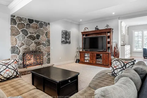 18 Hammok Crescent, ON L3T 2W9