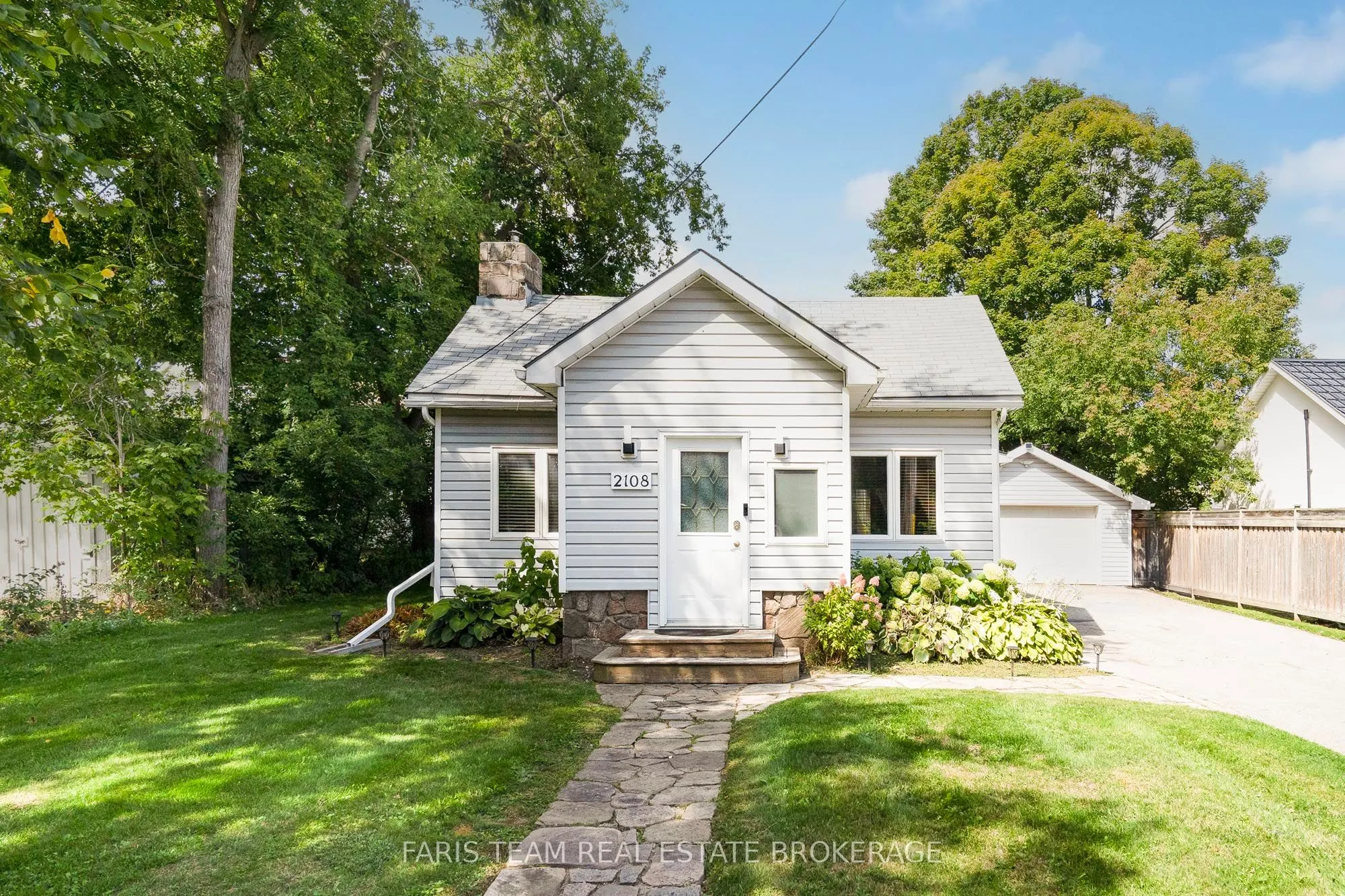 2108 Victoria Street, ON L9S 1K4