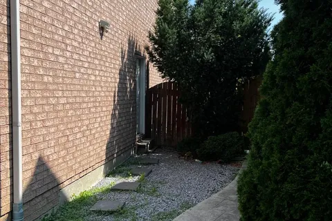 85 Watkins Glen Crescent, ON L4G 7P4