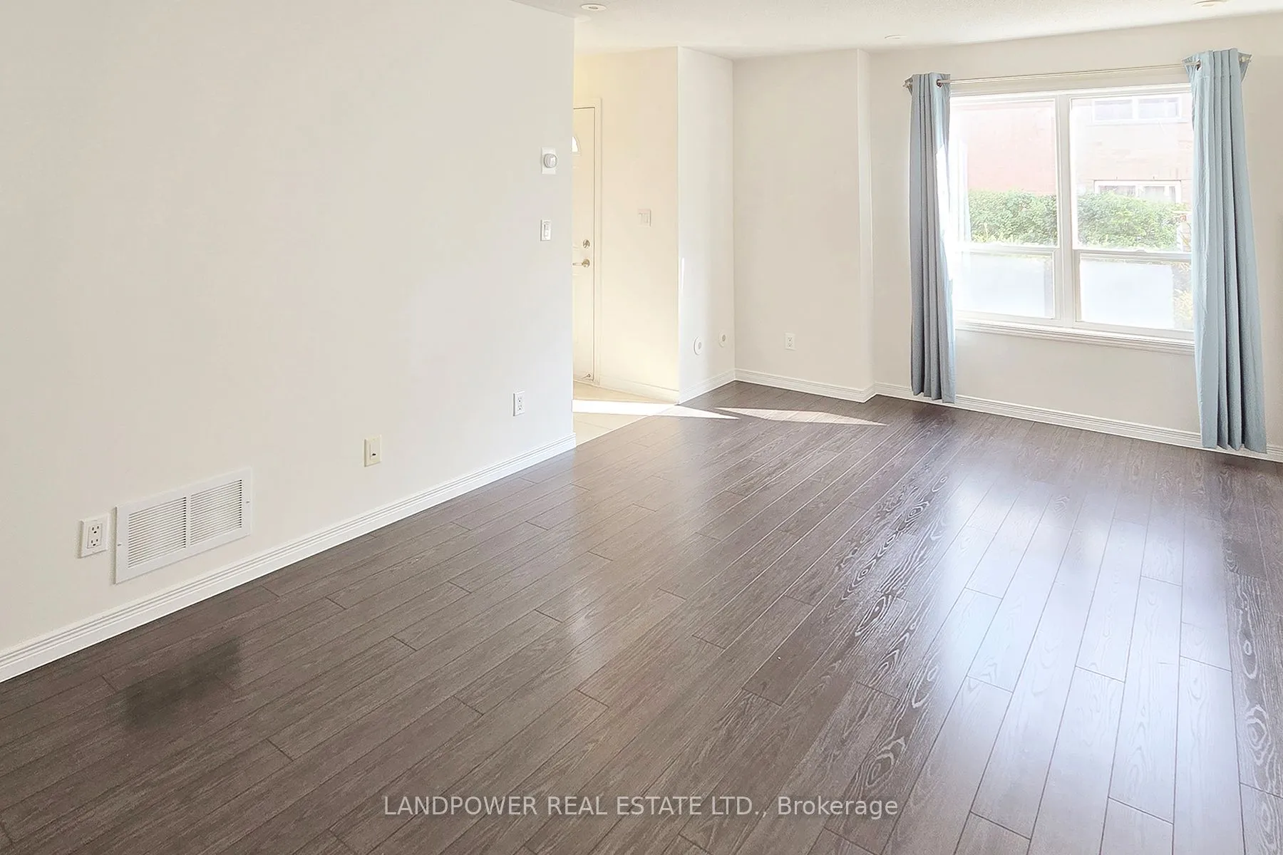 Condo Townhouse kitchen at 8 Faithful Way Markham