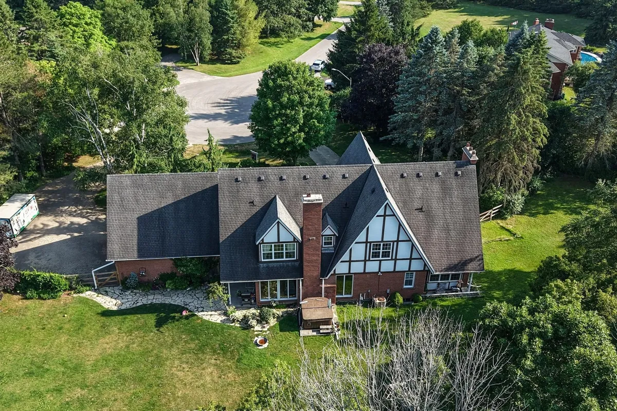 23 Forfardale Road, ON L4A 7X3