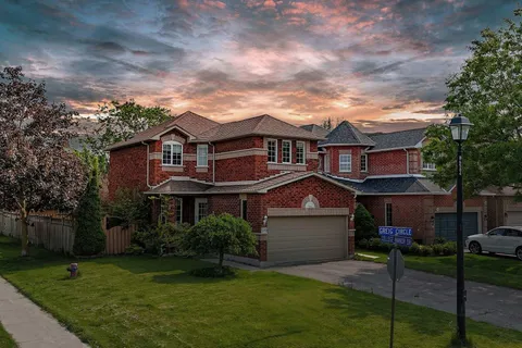 550 Greig Circle, ON L3Y 8S6