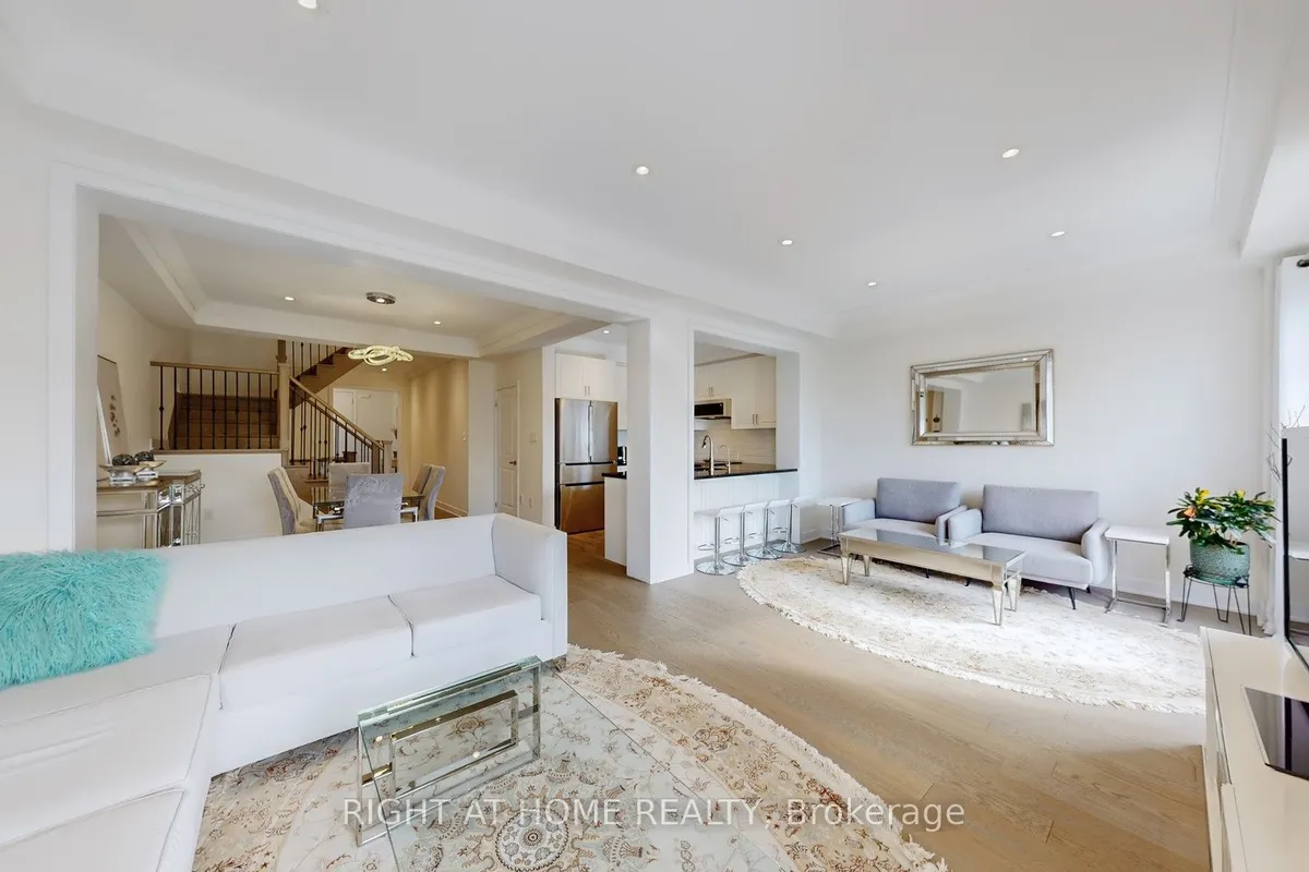 26 Badgerow Way, ON L4G 0Z5