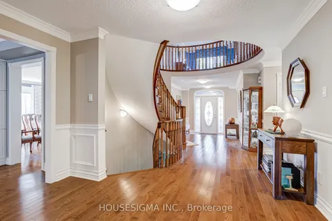 9 Montclair Road, ON L4B 2T4