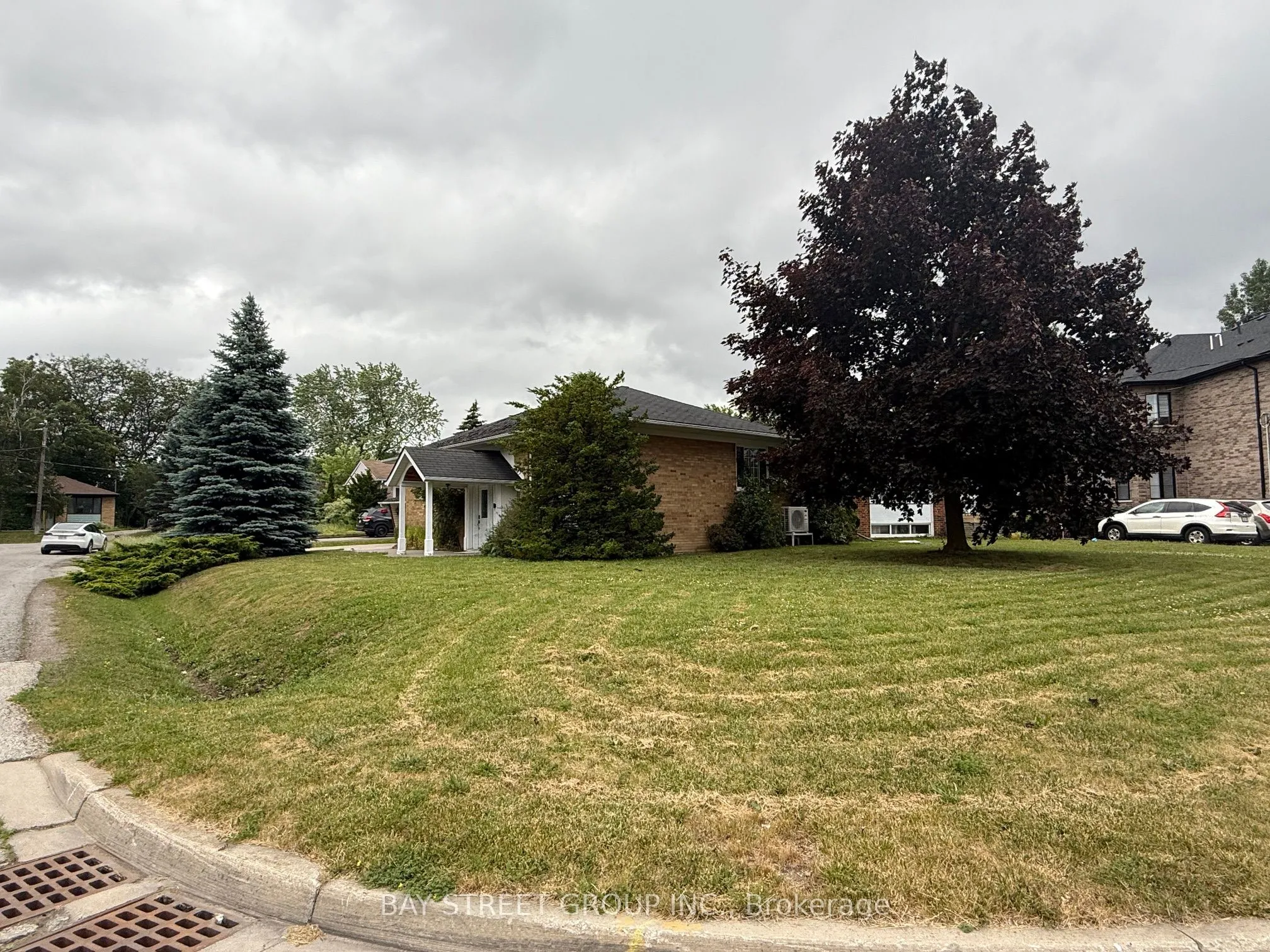 126 Cascade Circle, ON L4C 3H7