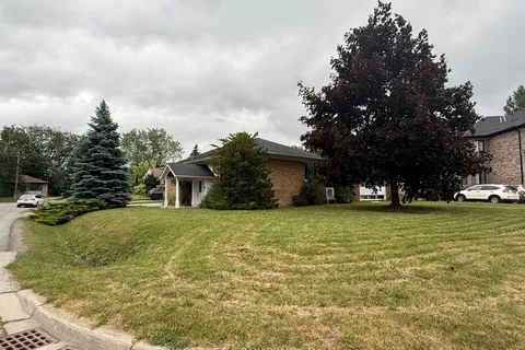 126 Cascade Circle, ON L4C 3H7