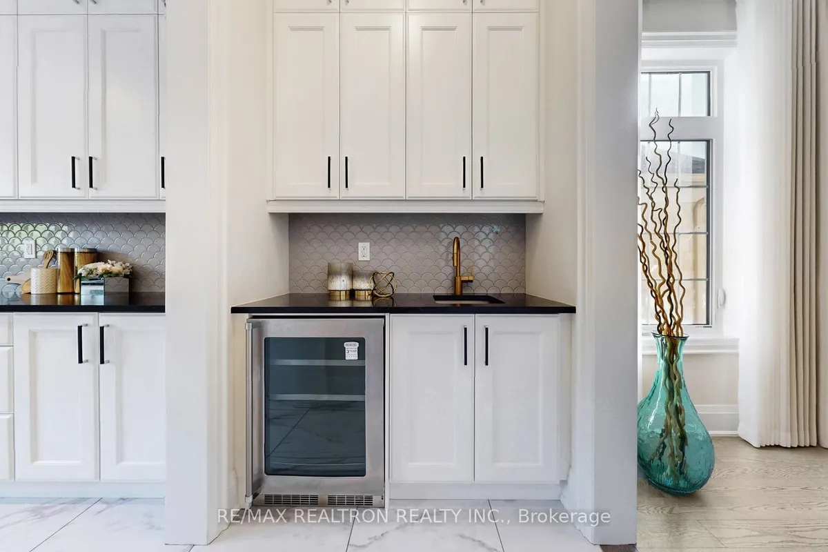 33 Upbound Court, ON L9N 0W5