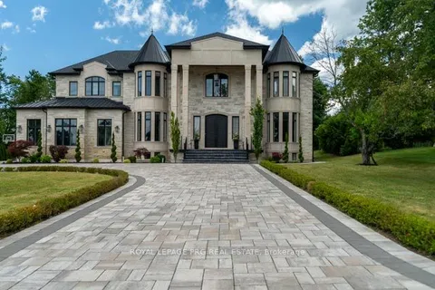 12 Hollywood Crescent, ON L0G 1N0