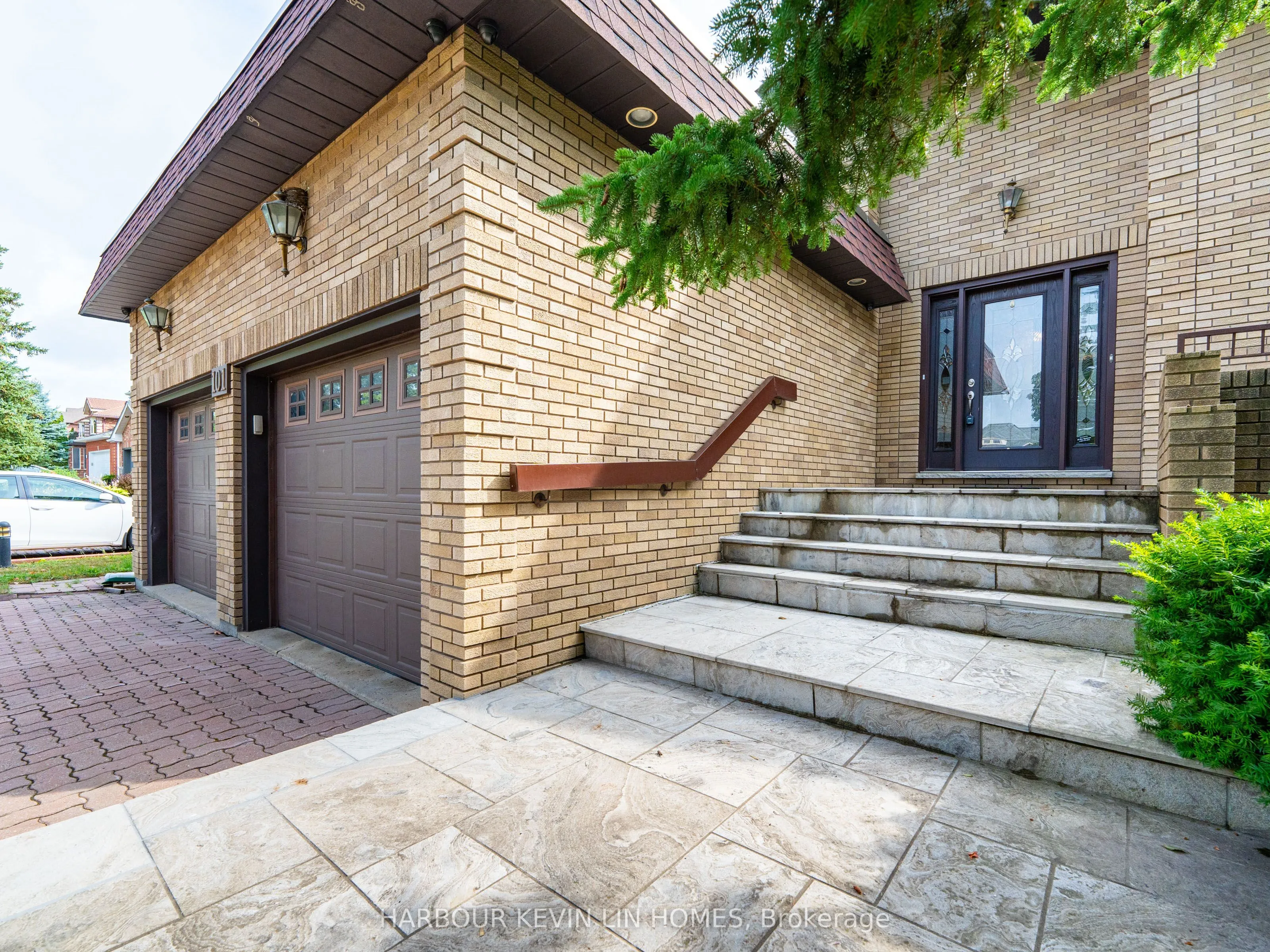 101 Leyburn Avenue, ON L4C 0J6