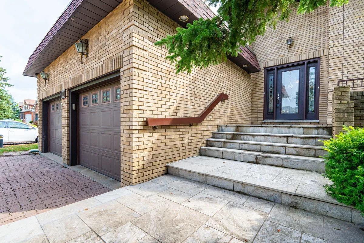 101 Leyburn Avenue, ON L4C 0J6