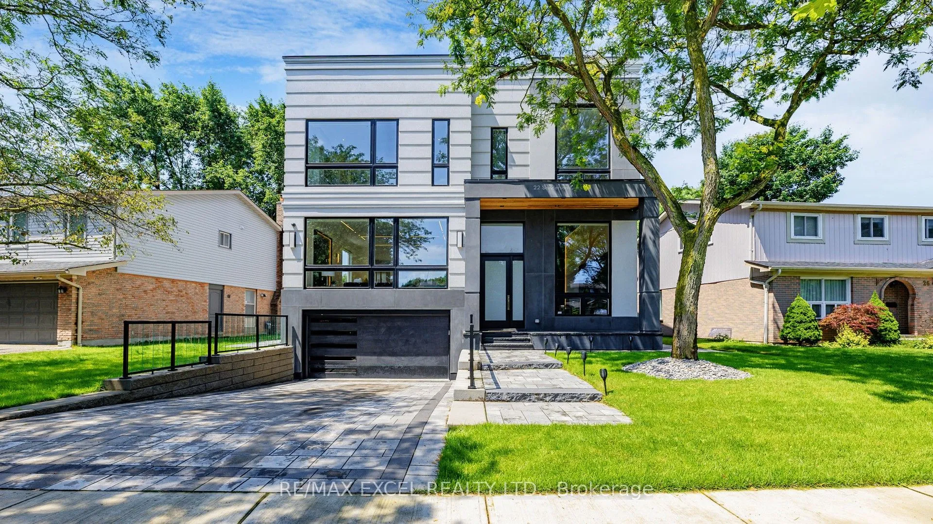 22 Sanderson Crescent, ON L4C 5L4