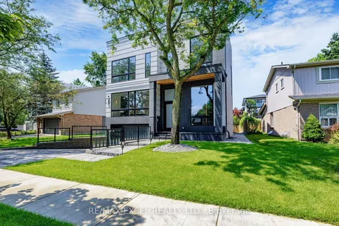 22 Sanderson Crescent, ON L4C 5L4