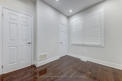 21 Vanni Avenue, ON L3S 0G3