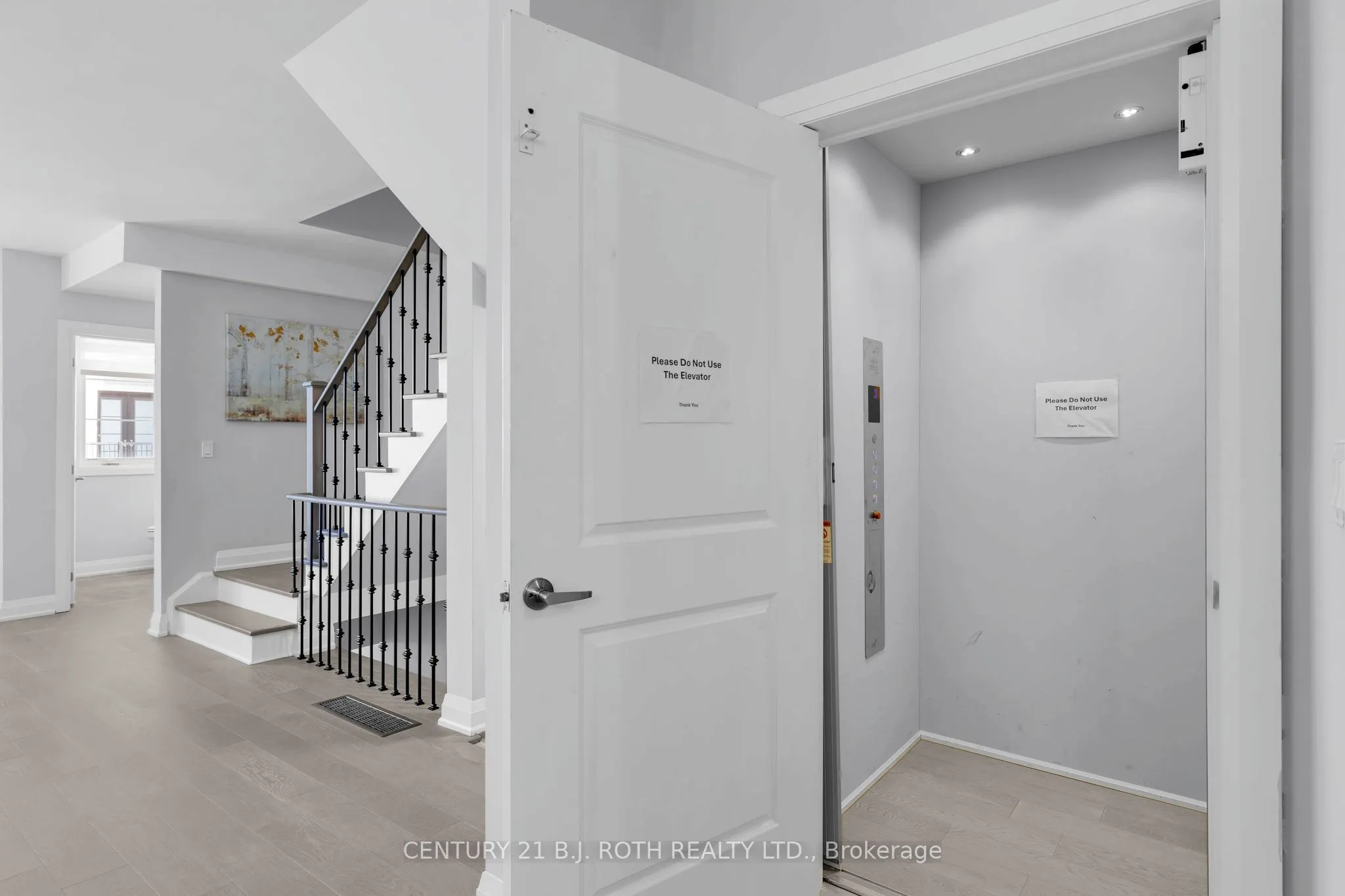 260 Eagle Street, ON L3Y 1K1