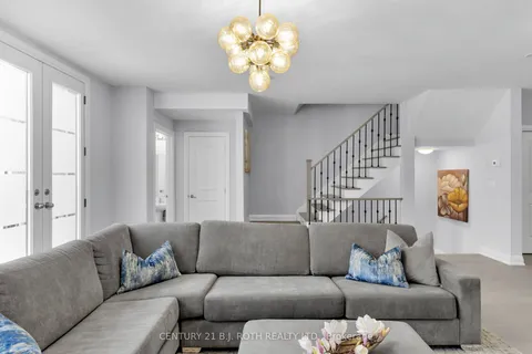 260 Eagle Street, ON L3Y 1K1