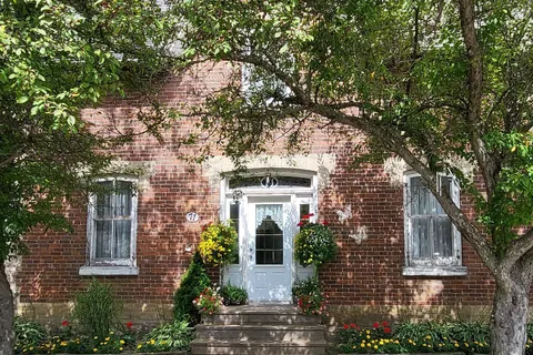 71 High Street, ON L0E 1R0